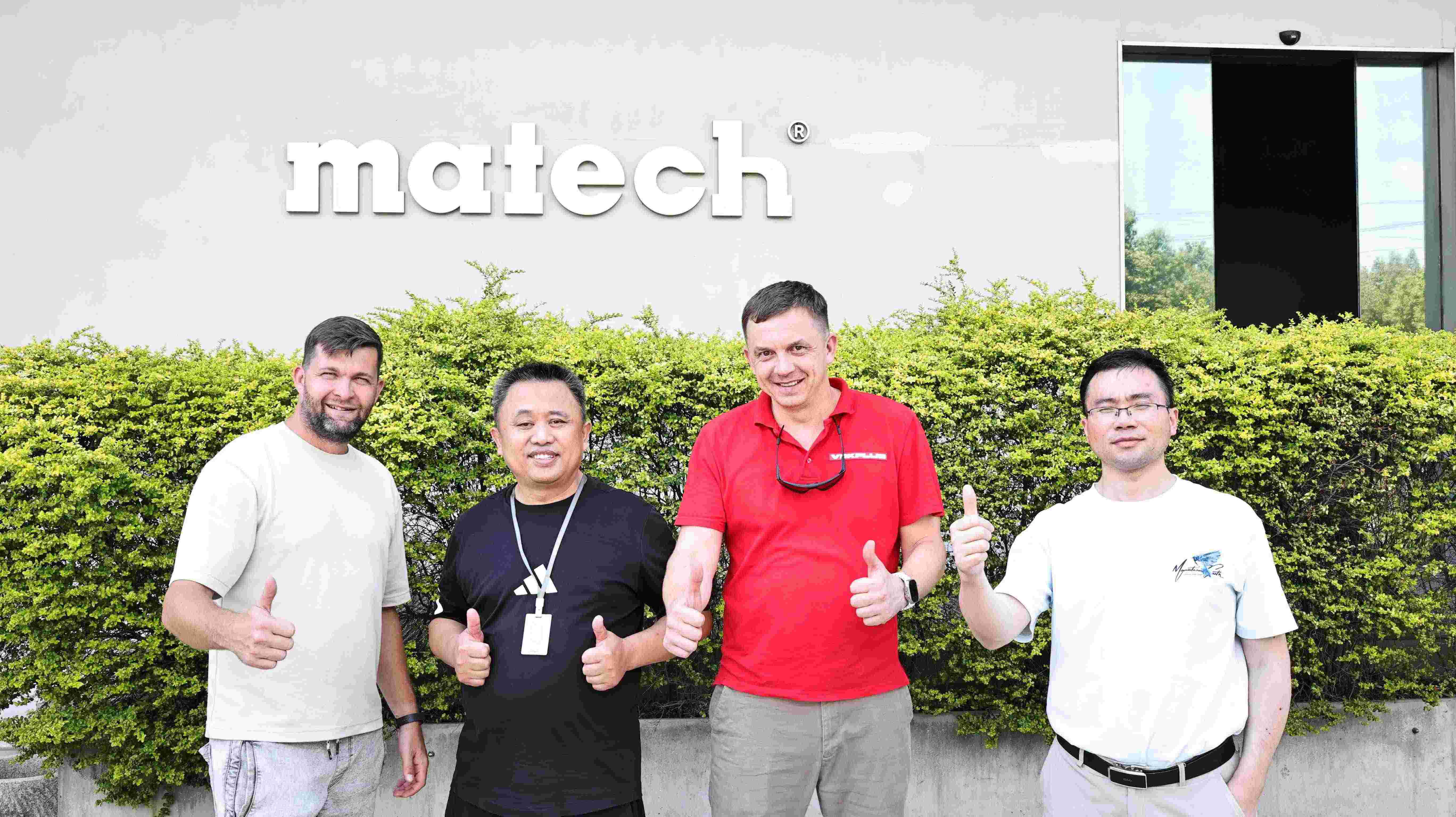 俄羅斯高端電氣服務(wù)商VDKplus公司蒞臨我司參觀考察，深度交流共探高端配電合作新機(jī)遇。